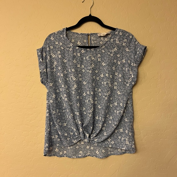 Pink Republic Light Blue/Periwinkle/White Delicate Floral Print Top - Picture 9 of 14
